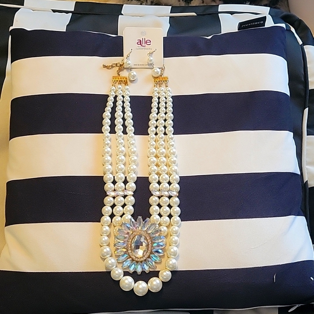 Earrings and necklace set